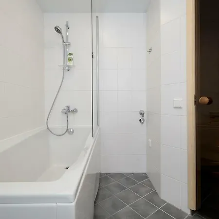 Lootsi 3a Nordic Style With Parking شقة